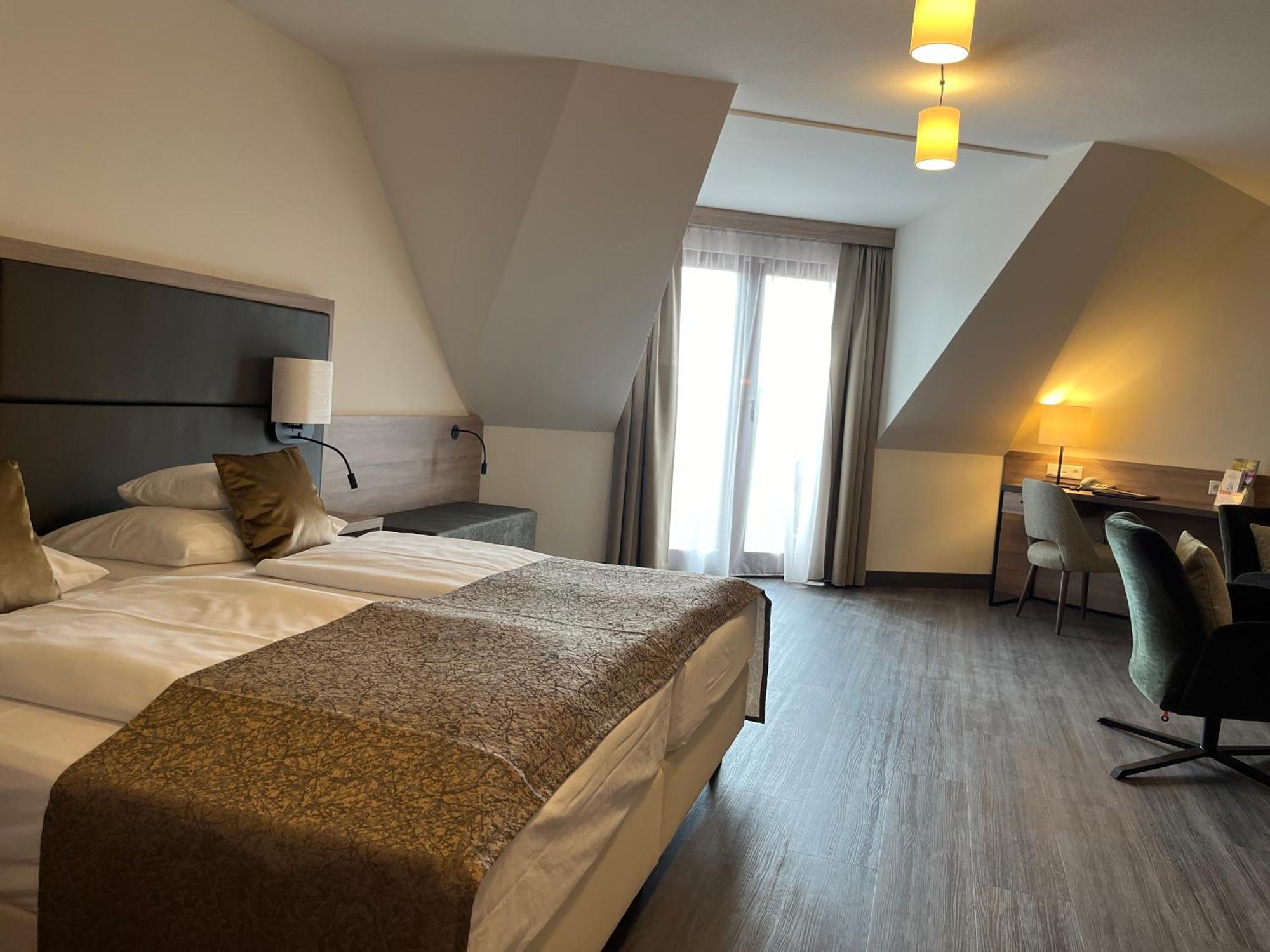 Flair Park Hotel Ильсхофен Экстерьер фото