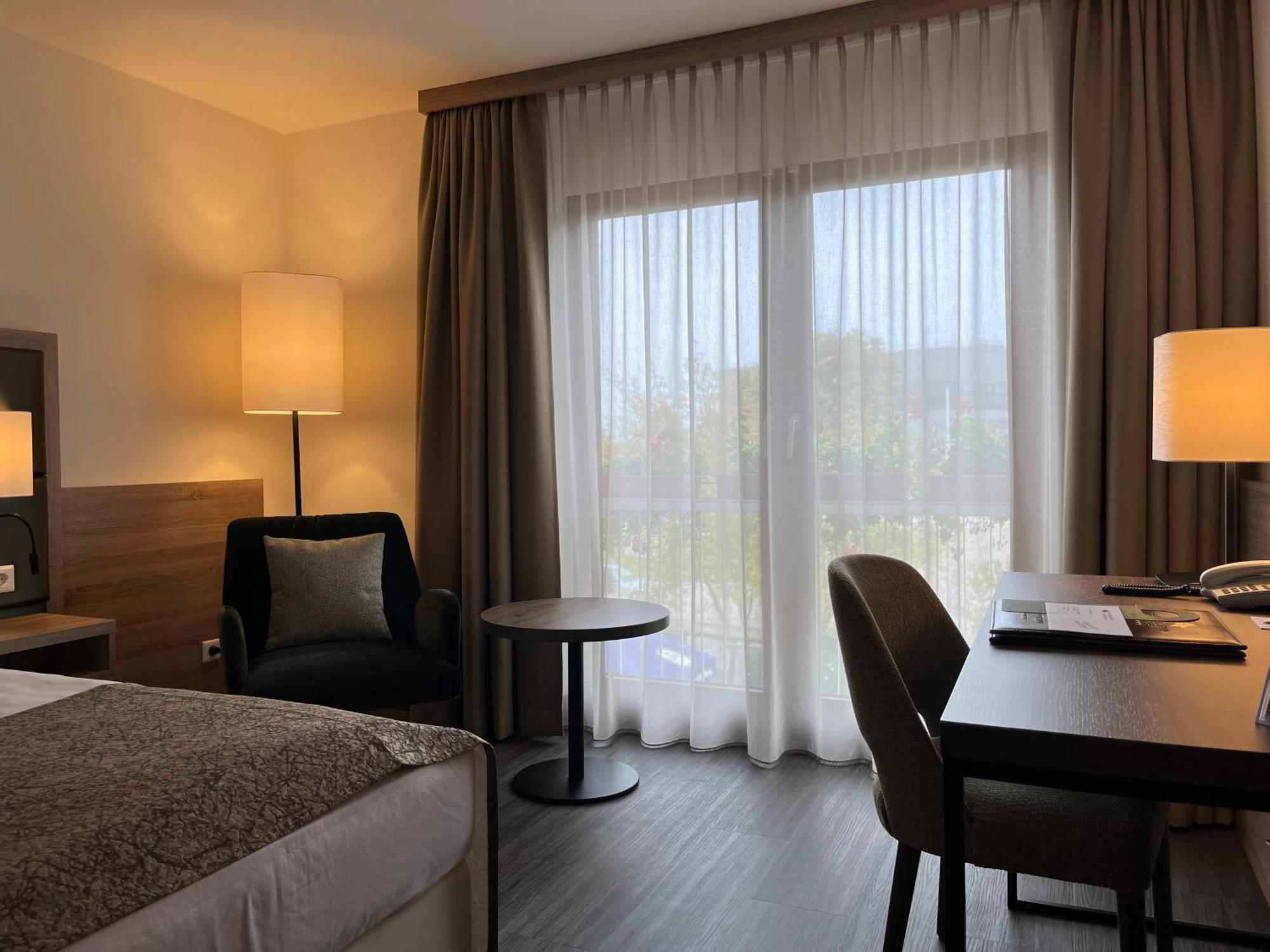 Flair Park Hotel Ильсхофен Экстерьер фото