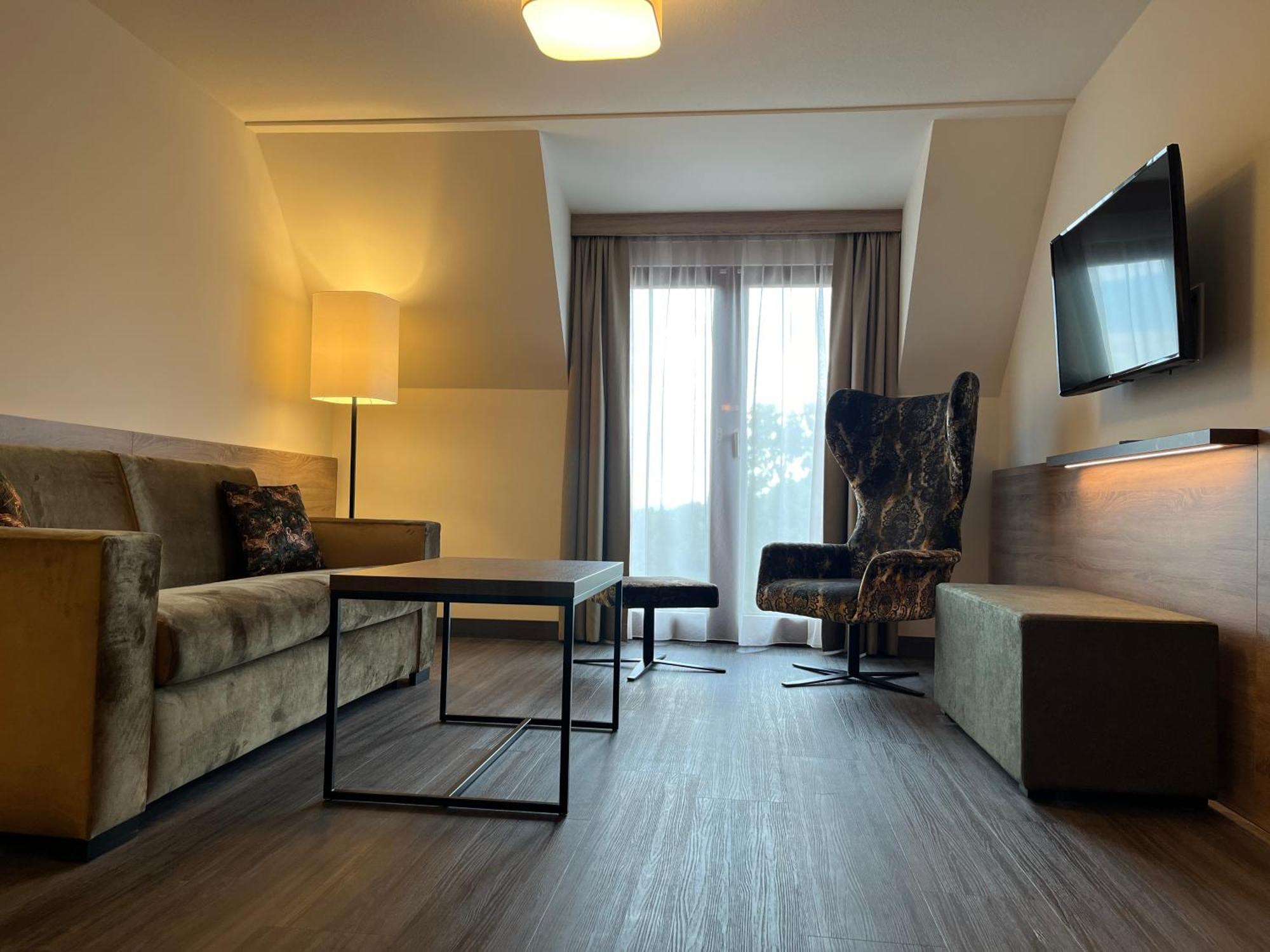 Flair Park Hotel Ильсхофен Экстерьер фото